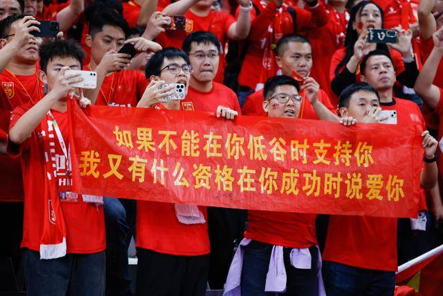 西甲对决：马拉加主场迎战状态起伏的西班牙人